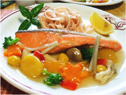 鮭のムニエル吹き寄せソース